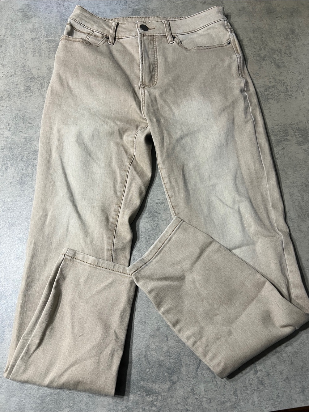 Reitmans High Rise Jeans in Light Beige